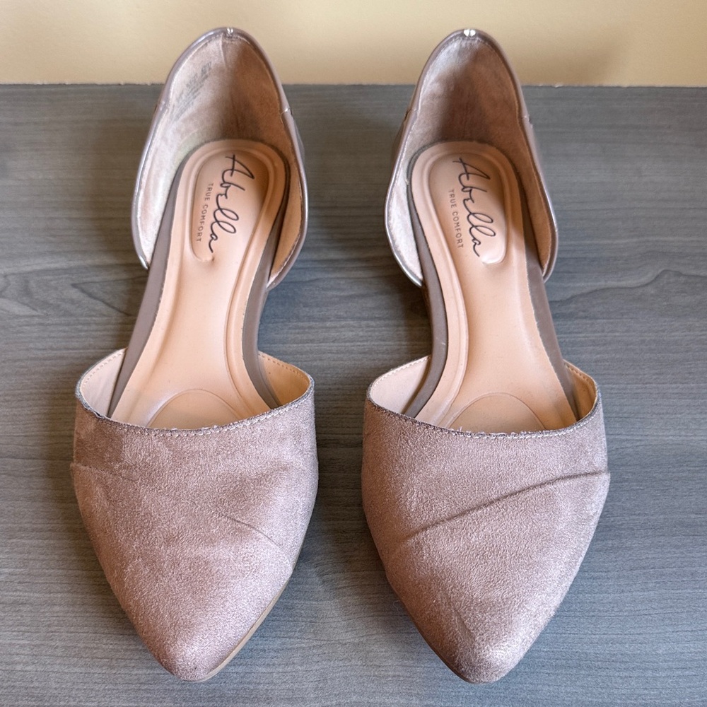 Abella Women's Beige Flats